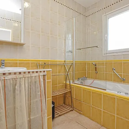 Lovely In Raphael Holiday home